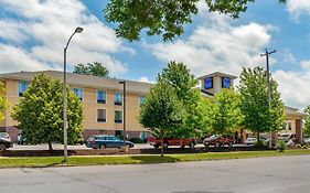 Sleep Inn & Suites Milwaukee Airport